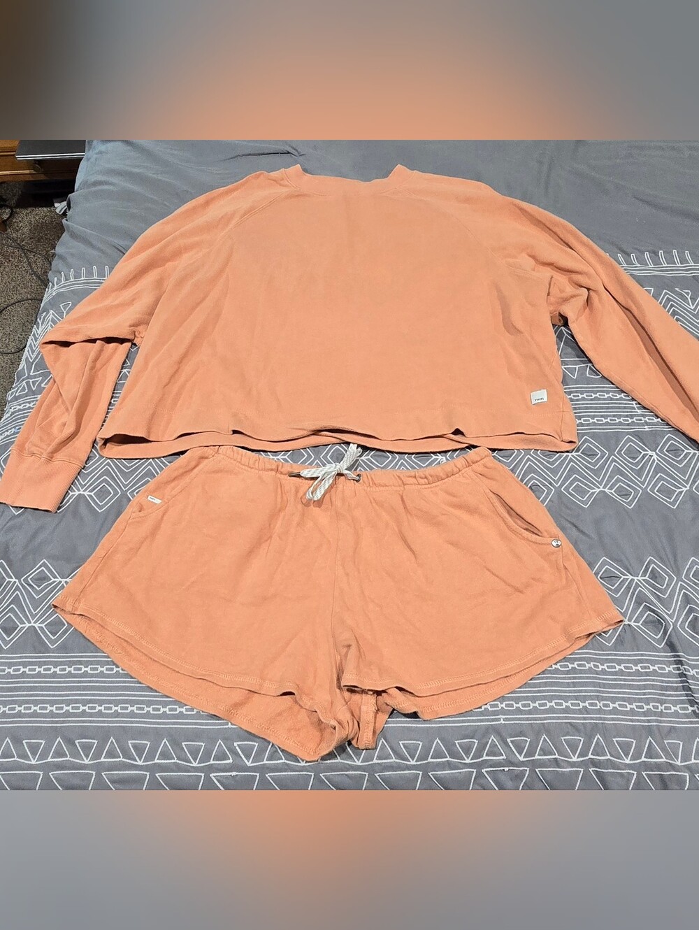 Vuori Cropped Crewneck And Sunnyside Shorts Size Large